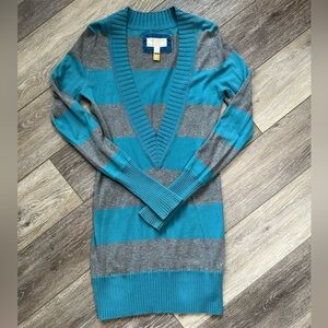 American eagle. Cute long sweater. Great condition.